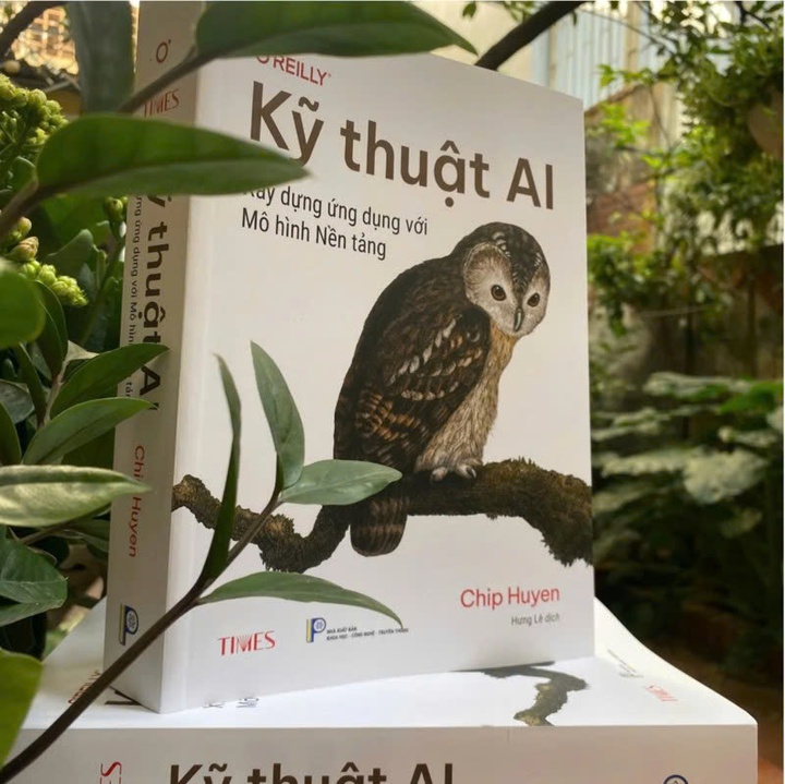 Ra mắt sách “Kỹ thuật AI: Xây dựng ứng dụng với Mô hình Nền tảng”. Ra mắt sách “Kỹ thuật AI: Xây dựng ứng dụng với Mô hình Nền tảng”.