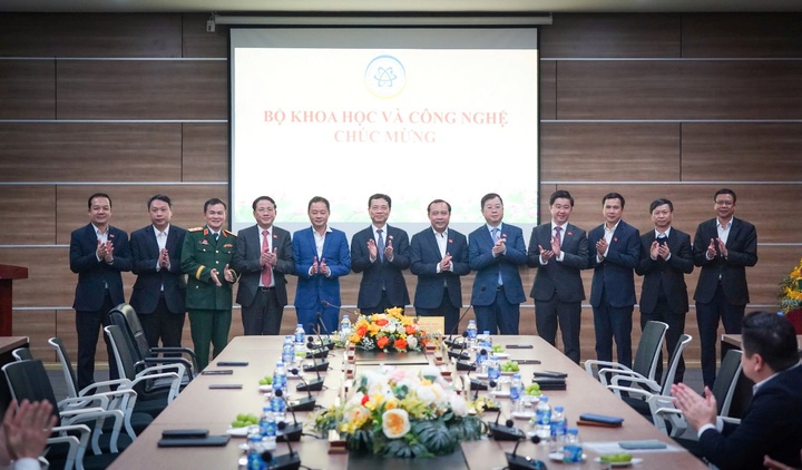 Bộ trưởng Nguyễn Mạnh Hùng chúc mừng các đồng chí Ủy viên Trung ương Đảng trưởng thành từ ngành Khoa học và Công nghệ - Ảnh 6.