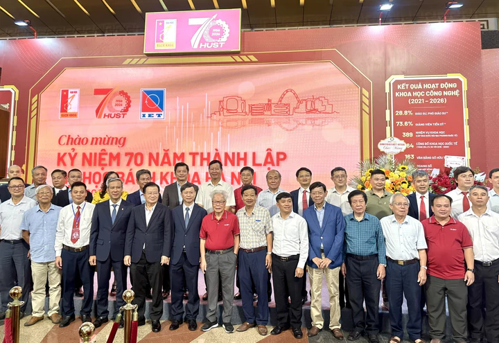 Thứ trưởng Ho&agrave;ng Minh: Cần r&uacute;t ngắn khoảng c&aacute;ch từ nghi&ecirc;n cứu đến sản phẩm- Ảnh 2.