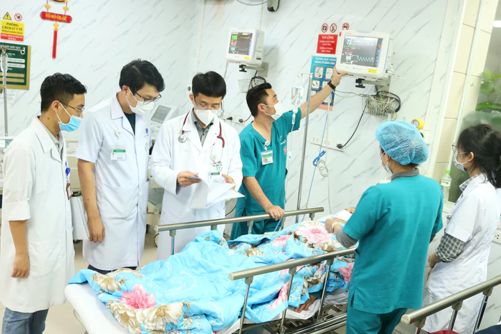 Kết hợp thuốc tiêu huyết khối và can thiệp cơ học trong điều trị đột quỵ- Ảnh 1.