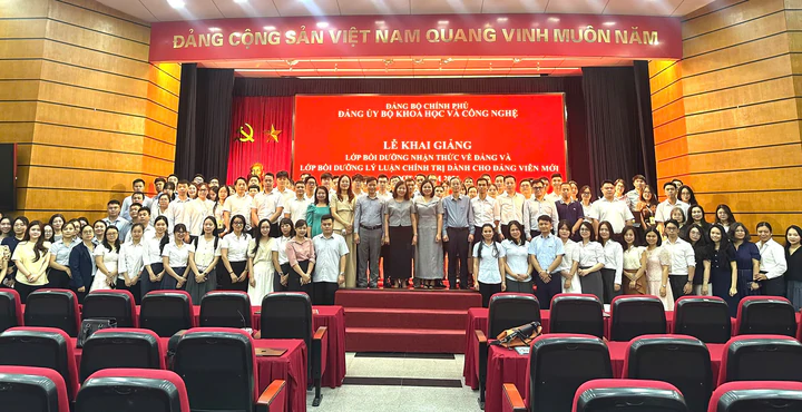 Đảng ủy Bộ KH&CN khai giảng hai lớp bồi dưỡng về Đảng năm 2026 - Ảnh 3.