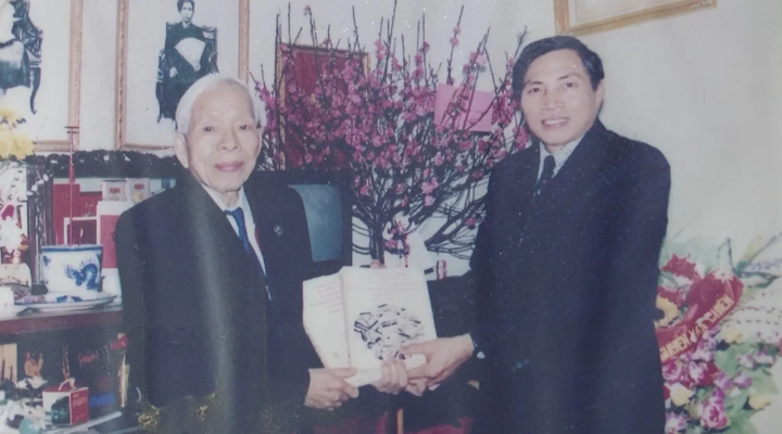 &ldquo;C&acirc;y đại thụ&rdquo; đ&atilde; đưa trầm t&iacute;ch luận Việt Nam vươn ra biển lớn- Ảnh 1.