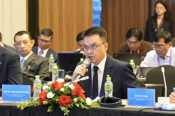 &Ocirc;ng Min Zeyar Hlaing, Thứ trưởng Bộ Ph&aacute;t triển số v&agrave; Truyền th&ocirc;ng Myanmar ph&aacute;t biểu tại hội nghị.
