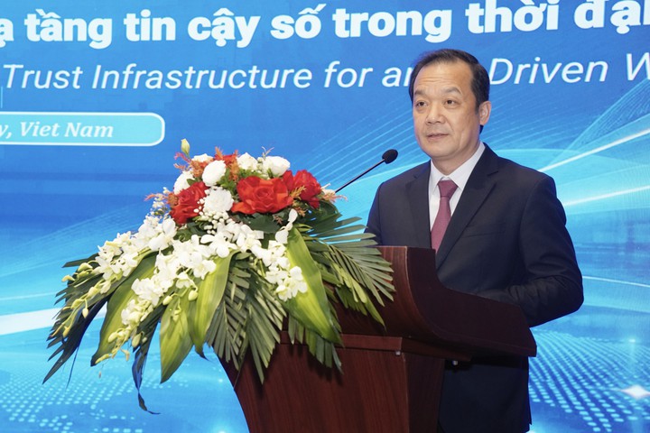 X&acirc;y dựng niềm tin số trong thời đại AI từ x&aacute;c thực đến c&ocirc;ng nhận xuy&ecirc;n bi&ecirc;n giới- Ảnh 1.