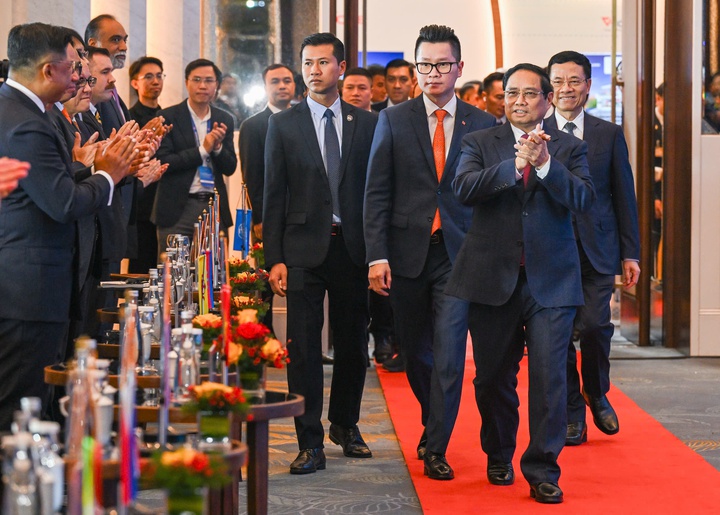 Việt Nam c&ugrave;ng ASEAN x&acirc;y dựng Cộng đồng số an to&agrave;n, bao tr&ugrave;m, bền vững- Ảnh 1.