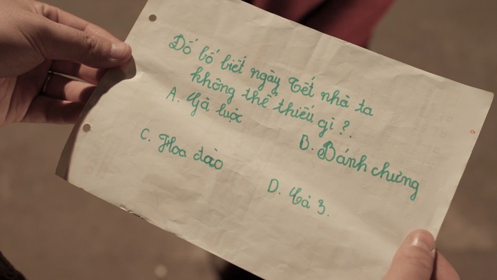 &Ocirc;ng bố sững người trước c&acirc;u hỏi của con g&aacute;i trong phim Tết của Tập đo&agrave;n Viettel  - Ảnh 1.