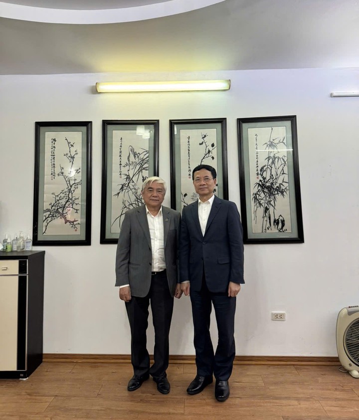 Bộ trưởng Nguyễn Mạnh H&ugrave;ng thăm v&agrave; ch&uacute;c Tết c&aacute;c đồng ch&iacute; nguy&ecirc;n Bộ trưởng - Ảnh 4.