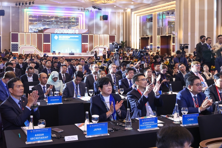 Việt Nam c&ugrave;ng ASEAN x&acirc;y dựng Cộng đồng số an to&agrave;n, bao tr&ugrave;m, bền vững- Ảnh 2.