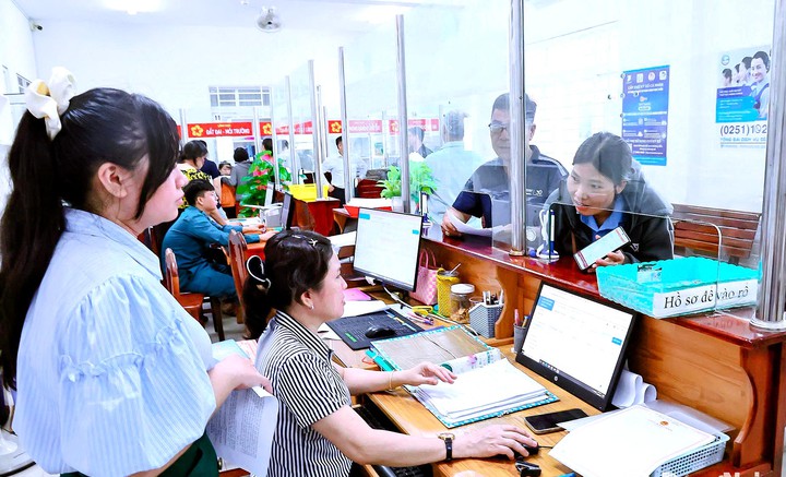 Đồng Nai tăng tốc chuyển đổi số, thí điểm AI hỗ trợ người dân về thủ tục hành chính- Ảnh 1. Đồng Nai tăng tốc chuyển đổi số, thí điểm AI hỗ trợ người dân về thủ tục hành chính- Ảnh 1.