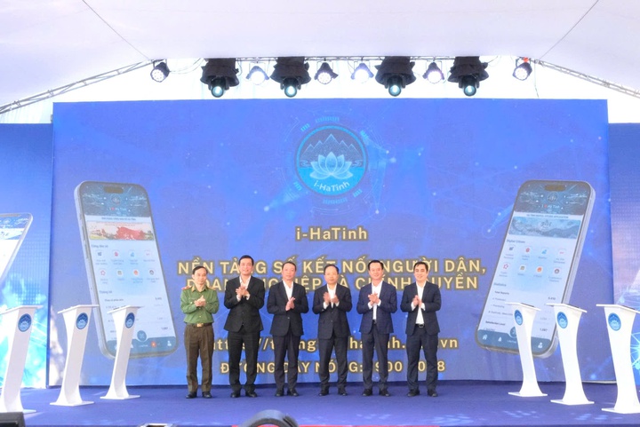 Hà Tĩnh công bố triển khai ứng dụng công dân số i-HaTinh tích hợp nền tảng phản ánh hiện trường- Ảnh 1. Hà Tĩnh công bố triển khai ứng dụng công dân số i-HaTinh tích hợp nền tảng phản ánh hiện trường- Ảnh 1.