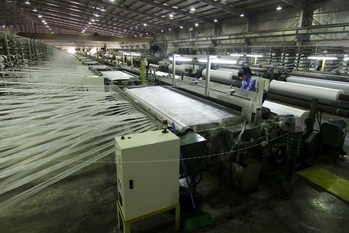 Doanh nghiệp nội chuyển từ gia c&ocirc;ng sang sản xuất gi&aacute; trị cao - Ảnh 2.