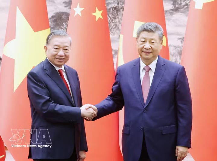 Top Vietnamese, Chinese leaders witness signing of numerous cooperation documents - Ảnh 3.