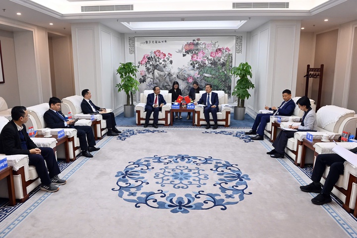 Toàn cảnh buổi làm việc. Toàn cảnh buổi làm việc.