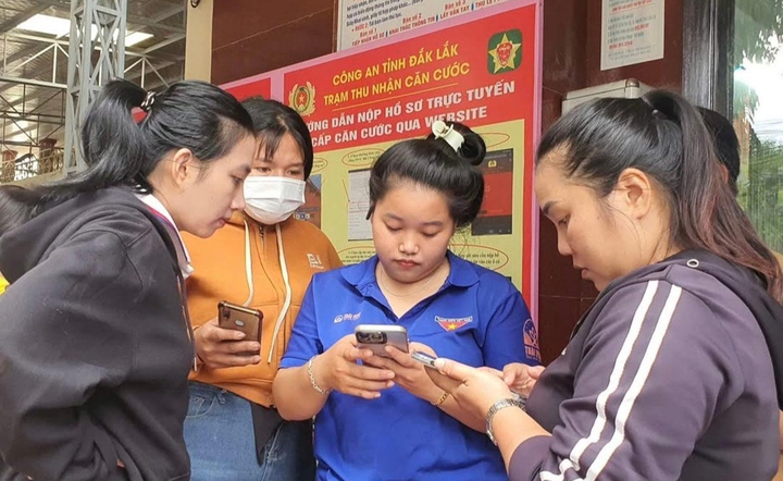 Phường Bu&ocirc;n Ma Thuột: &ldquo;B&igrave;nh d&acirc;n học vụ số", động lực lan tỏa chuyển đổi số từ cơ sở- Ảnh 1.