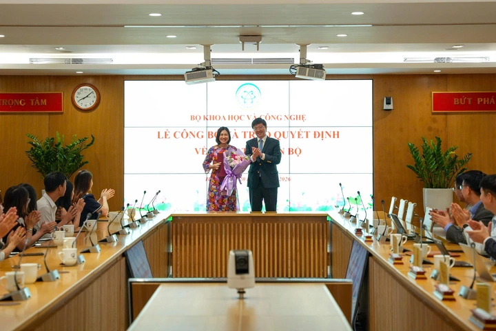Giao quyền Viện trưởng Viện C&ocirc;ng nghệ số v&agrave; Chuyển đổi số quốc gia - Ảnh 1.