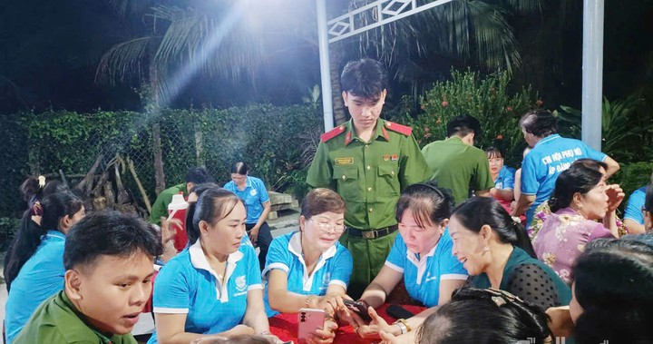 Đồng Th&aacute;p: Số h&oacute;a th&ocirc;ng tin cơ sở v&agrave; nỗ lực phổ cập tri thức số cho người d&acirc;n - Ảnh 1.