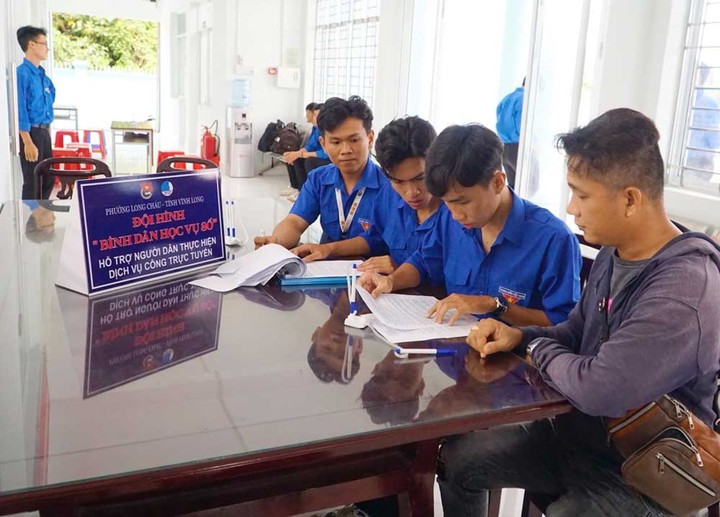 Vĩnh Long đẩy mạnh phong tr&agrave;o &ldquo;B&igrave;nh d&acirc;n học vụ số&rdquo;, n&acirc;ng cao kỹ năng số cho người d&acirc;n - Ảnh 1.