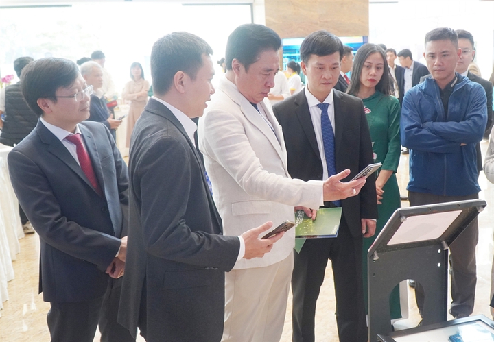 Huế ph&aacute;t động phong tr&agrave;o thi đua &ldquo;Đổi mới s&aacute;ng tạo, ph&aacute;t triển KHCN, chuyển đổi số, chuyển đổi xanh&rdquo; gắn với &ldquo;B&igrave;nh d&acirc;n học vụ số&rdquo;- Ảnh 1.