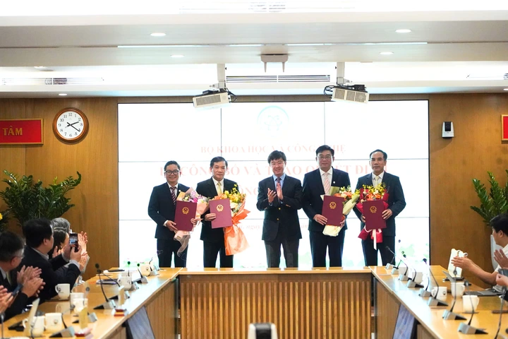 Bổ nhiệm lại 04 l&atilde;nh đạo đơn vị - Ảnh 1.