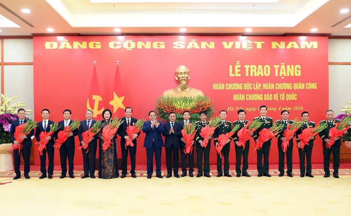 Bộ trưởng Nguyễn Mạnh H&ugrave;ng nhận Hu&acirc;n chương Độc lập hạng Ba- Ảnh 1.