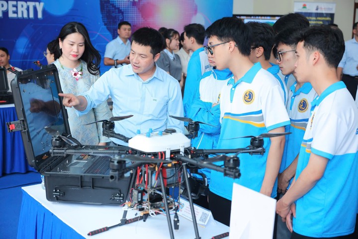 &ldquo;Cởi tr&oacute;i&rdquo; t&agrave;i trợ nghi&ecirc;n cứu: Trao quyền tự chủ, lấy kết quả l&agrave;m thước đo - Ảnh 2.