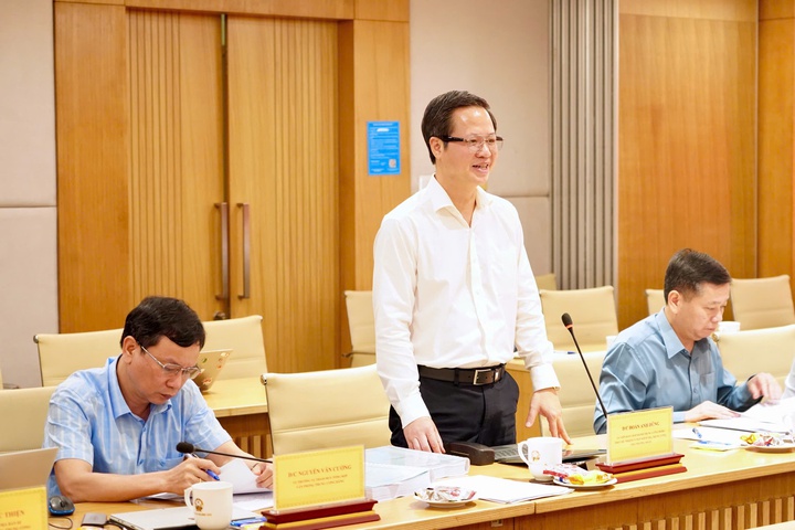Đồng chí Đoàn Anh Dũng phát biểu tại buổi làm việc. Đồng chí Đoàn Anh Dũng phát biểu tại buổi làm việc.