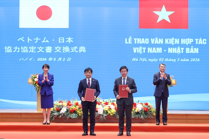 Viet Nam and Japan sign cooperation document to promote ICT and accelerate digital transformation - Ảnh 1.