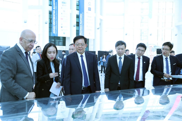 Mở rộng hợp t&aacute;c khoa học, c&ocirc;ng nghệ từ những m&ocirc; h&igrave;nh đổi mới s&aacute;ng tạo h&agrave;ng đầu Kazakhstan- Ảnh 2.