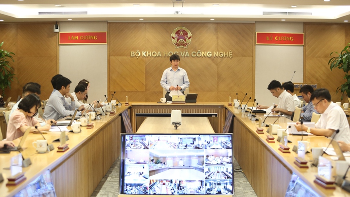 Thứ trưởng Bùi Hoàng Phương chủ trì Hội thảo.