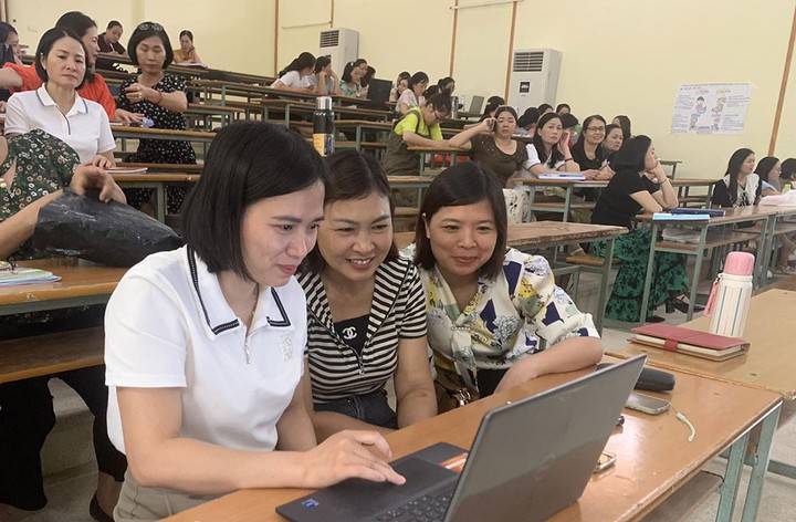 Từ lớp học đèn dầu đến lớp học AI- Ảnh 1.