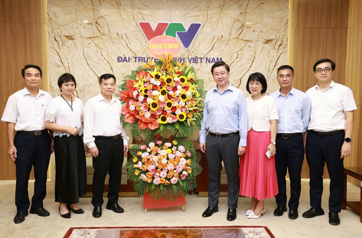 L&atilde;nh đạo Bộ KH&CN thăm, ch&uacute;c mừng c&aacute;c cơ quan b&aacute;o ch&iacute; nh&acirc;n kỷ niệm 101 năm Ng&agrave;y B&aacute;o ch&iacute; C&aacute;ch mạng Việt Nam - Ảnh 1.