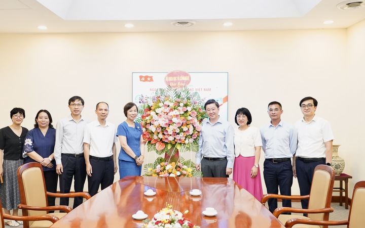 L&atilde;nh đạo Bộ KH&CN thăm, ch&uacute;c mừng c&aacute;c cơ quan b&aacute;o ch&iacute; nh&acirc;n kỷ niệm 101 năm Ng&agrave;y B&aacute;o ch&iacute; C&aacute;ch mạng Việt Nam - Ảnh 2.
