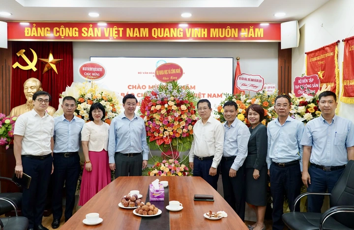 L&atilde;nh đạo Bộ KH&CN thăm, ch&uacute;c mừng c&aacute;c cơ quan b&aacute;o ch&iacute; nh&acirc;n kỷ niệm 101 năm Ng&agrave;y B&aacute;o ch&iacute; C&aacute;ch mạng Việt Nam - Ảnh 5.