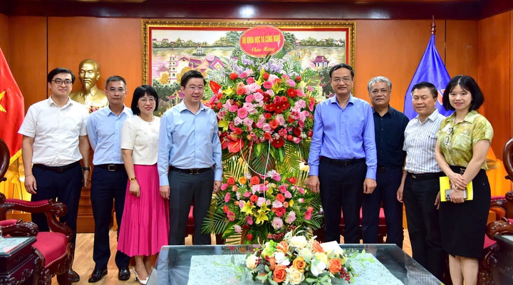L&atilde;nh đạo Bộ KH&CN thăm, ch&uacute;c mừng c&aacute;c cơ quan b&aacute;o ch&iacute; nh&acirc;n kỷ niệm 101 năm Ng&agrave;y B&aacute;o ch&iacute; C&aacute;ch mạng Việt Nam - Ảnh 4.