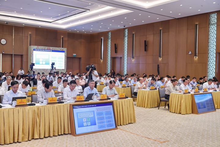 Thủ tướng L&ecirc; Minh Hưng: Khoa học c&ocirc;ng nghệ, đổi mới s&aacute;ng tạo, chuyển đổi số phải trực tiếp phục vụ ph&aacute;t triển KTXH- Ảnh 2.