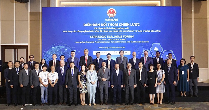 Strategic Dialogue Forum opens in Ha Noi, focusing on new growth model and strategic technologies - Ảnh 3.