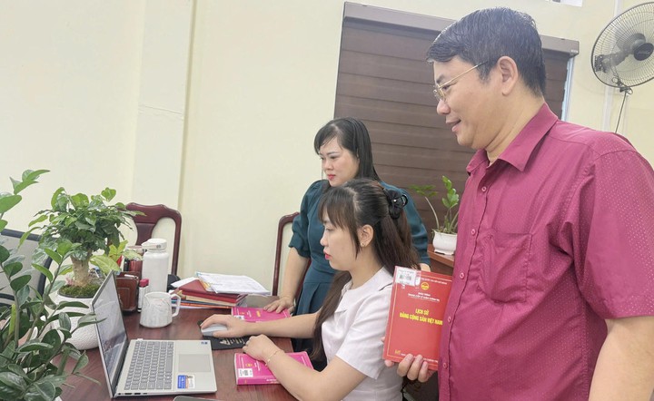 Biến điện thoại th&agrave;nh 'n&ocirc;ng cụ', người d&acirc;n l&agrave;m gi&agrave;u từ nền tảng số - Ảnh 2.