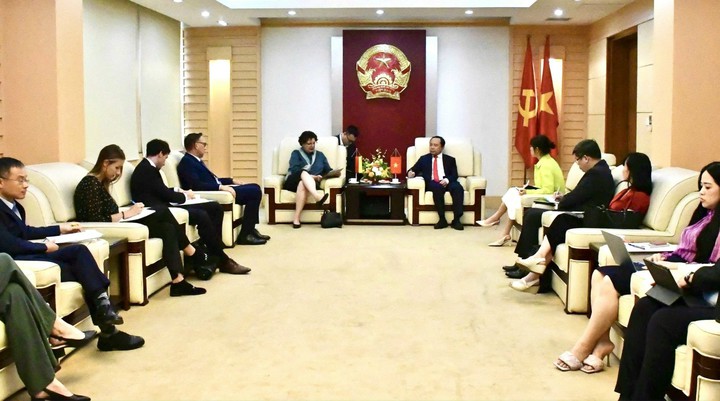 Việt Nam - Đức mở rộng hợp t&aacute;c về b&aacute;n dẫn v&agrave; nh&acirc;n lực c&ocirc;ng nghệ cao - Ảnh 1.