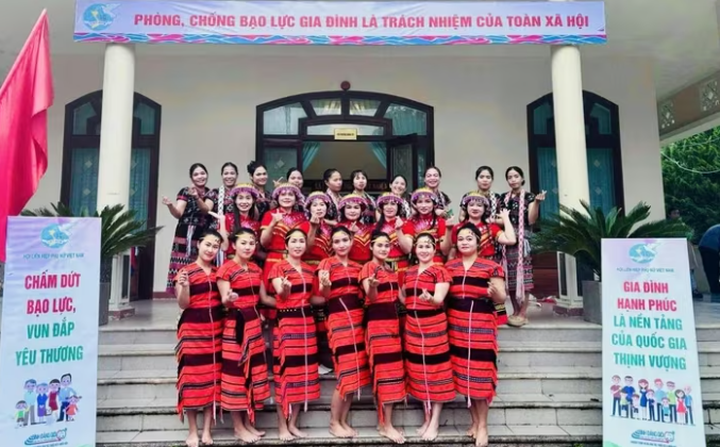 Chấm dứt bạo lực, vun đắp y&ecirc;u thương- Ảnh 3.