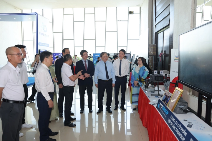 "Chuyển đổi số kh&ocirc;ng phải l&agrave; số h&oacute;a quy tr&igrave;nh cũ, m&agrave; l&agrave; tạo ra c&aacute;ch l&agrave;m mới bằng c&ocirc;ng nghệ số với hiệu quả vượt trội"- Ảnh 3.
