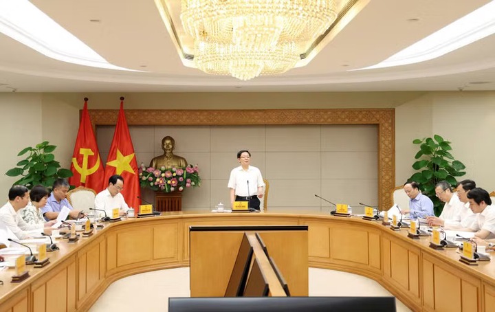 Deputy Prime Minister demands tangible results in strategic tech development - Ảnh 1.