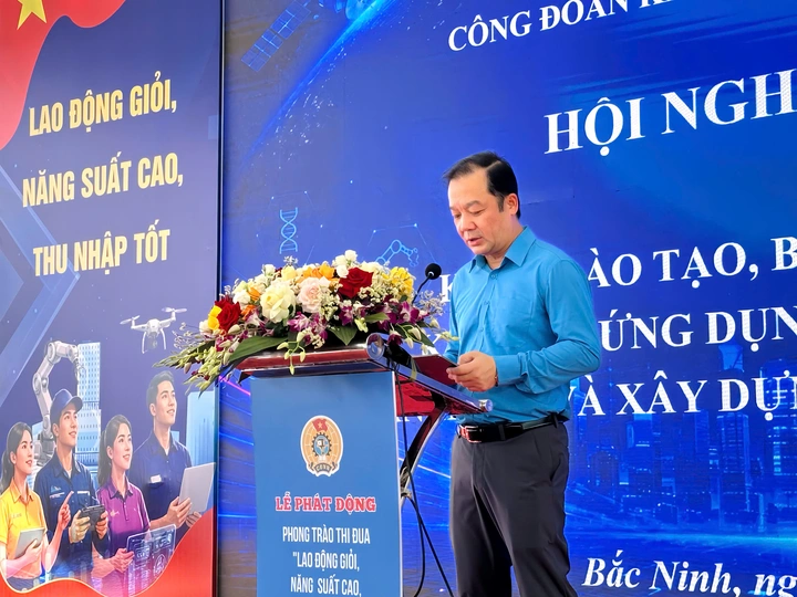 Thi đua lao động gắn với n&acirc;ng cao năng lực số cho người lao động- Ảnh 2.