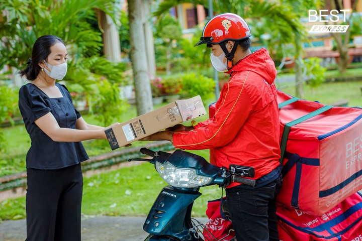 Kh&aacute;ch tăng 80%, bưu cục truyền thống ở Hải Ph&ograve;ng bứt ph&aacute; nhờ chuyển đổi số- Ảnh 1.