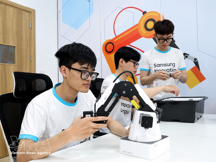 Experts call for strengthening innovation ecosystem through closer collaboration - Ảnh 1.