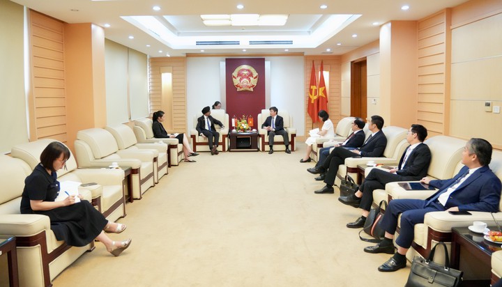 Việt Nam - Singapore thúc đẩy đào tạo cán bộ, hợp tác về Chính phủ số và kết nối doanh nghiệp công nghệ số- Ảnh 2.