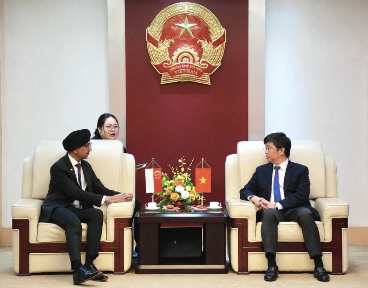 Việt Nam - Singapore thúc đẩy đào tạo cán bộ, hợp tác về Chính phủ số và kết nối doanh nghiệp công nghệ số- Ảnh 1.