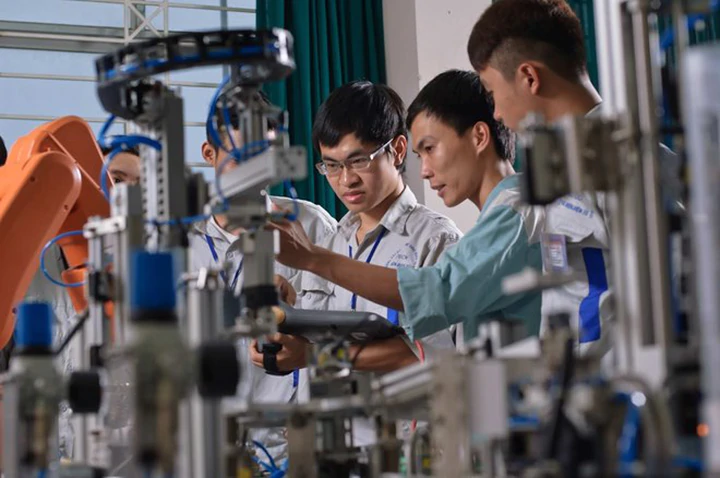 Quảng Ngãi hỗ trợ ít nhất 5.000 doanh nghiệp nhỏ và vừa chuyển đổi số- Ảnh 1.