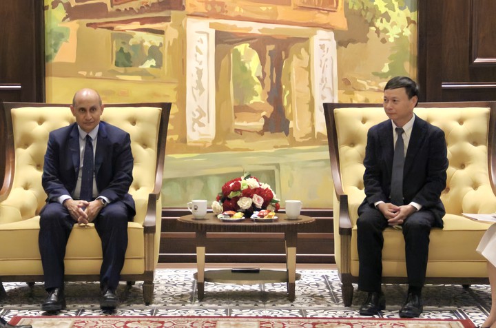 Viet Nam encourages Qualcomm to expand cooperation in AI, semiconductors and R&D - Ảnh 1.