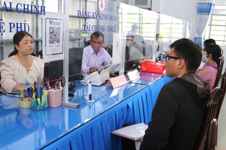 Thanh H&oacute;a phấn đấu đến năm 2030 c&oacute; 5-10% c&aacute;n bộ cấp x&atilde; tr&igrave;nh độ đại học về KH&CN - Ảnh 1.