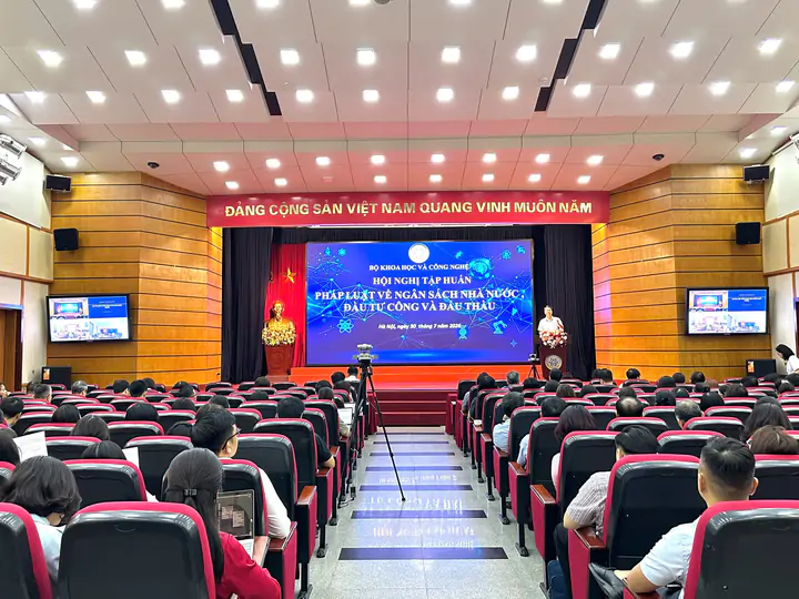 Tập huấn cập nhật quy định mới về ng&acirc;n s&aacute;ch, đầu tư c&ocirc;ng, đấu thầu v&agrave; chuyển đổi số- Ảnh 1.